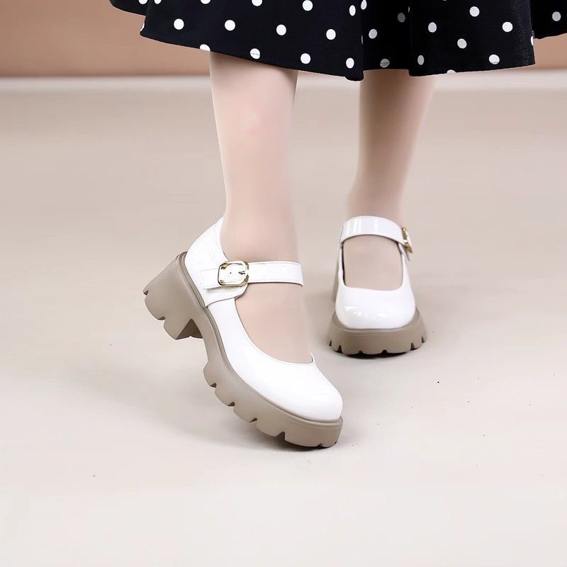 Patent leather retro lady shoes
