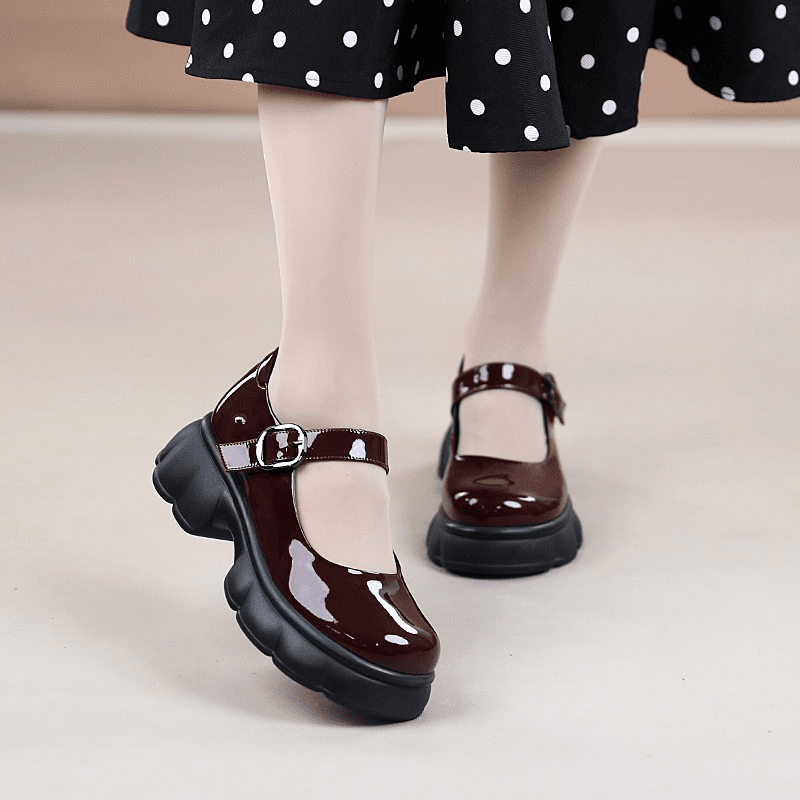 Patent leather retro lady shoes