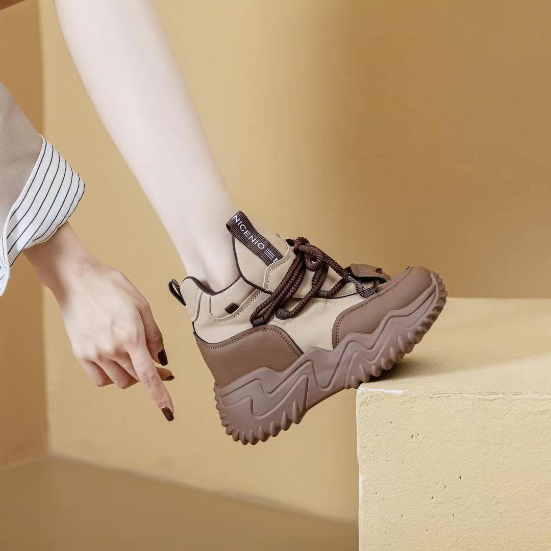 Fashionable soft sole casual shoes
