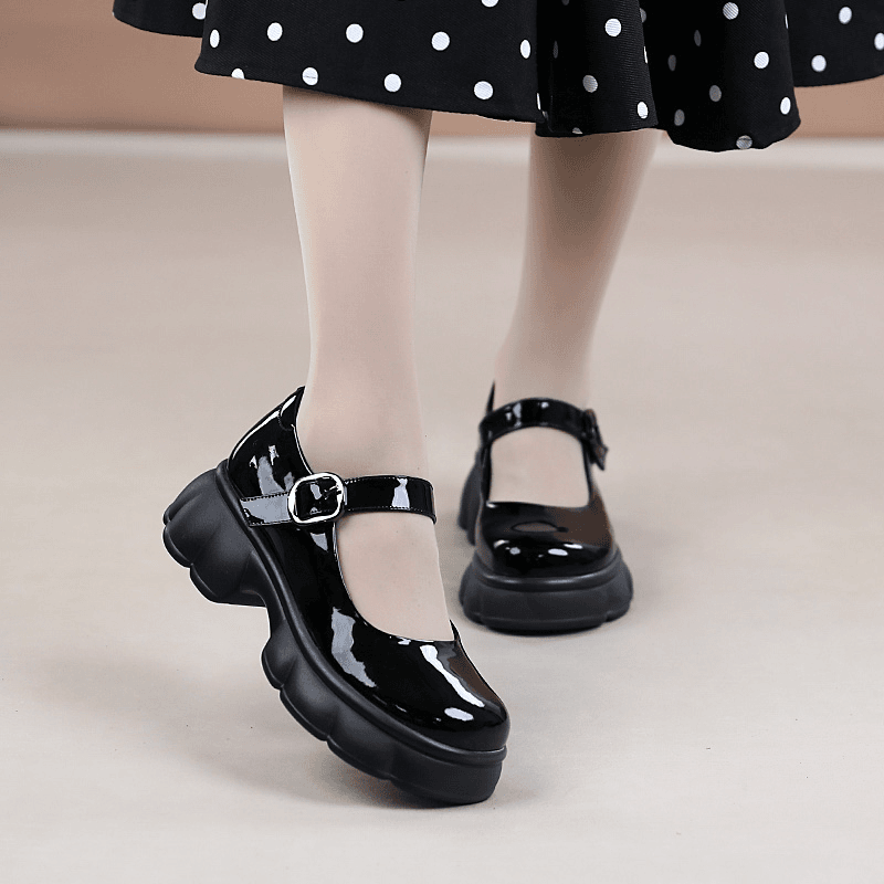 Patent leather retro lady shoes