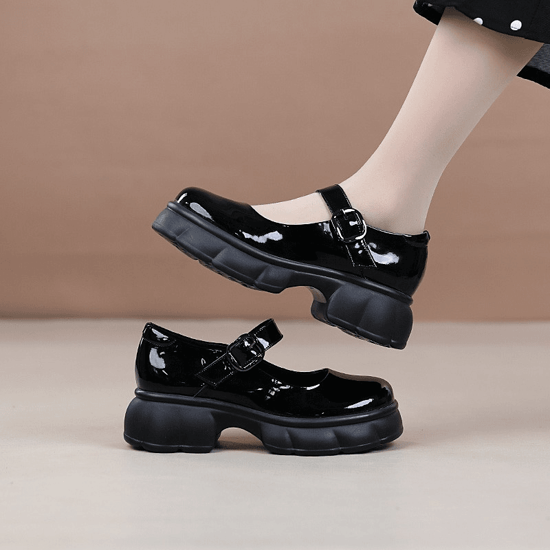 Patent leather retro lady shoes