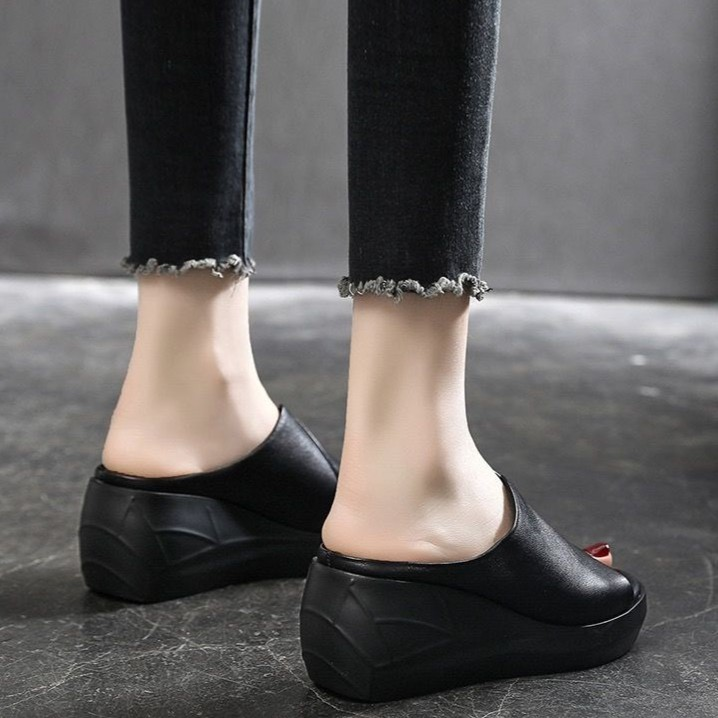Durable non-slip leather slippers