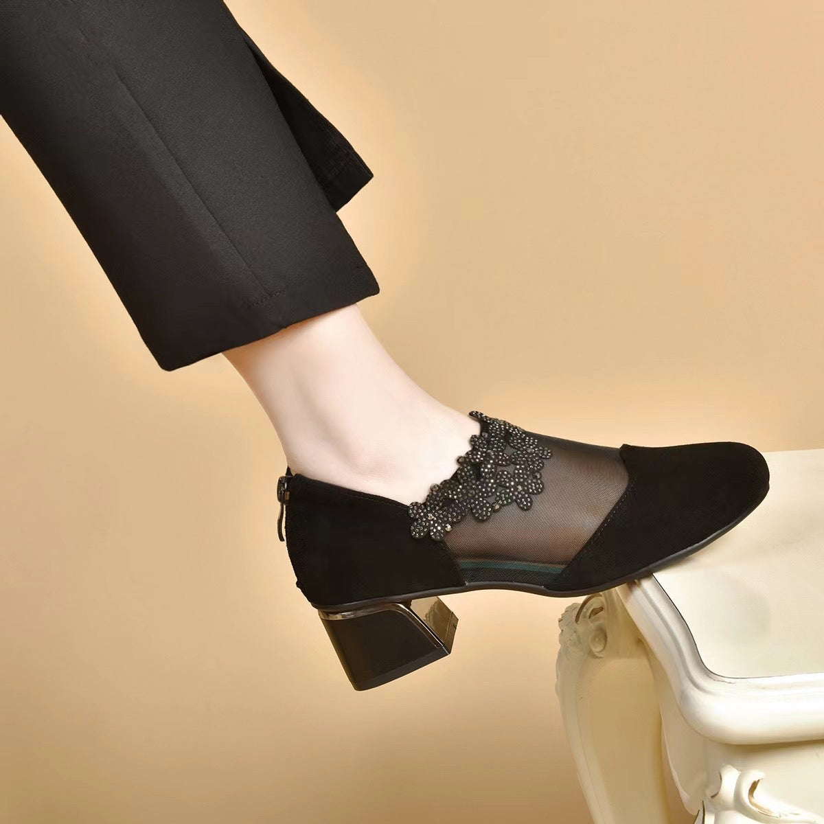 Comfortable and breathable velvet casual sandals
