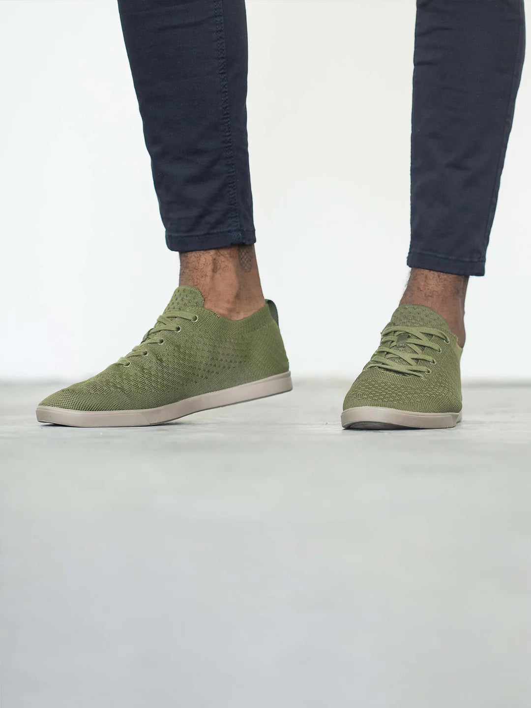 Green Breathable sweat-absorbent casual shoes