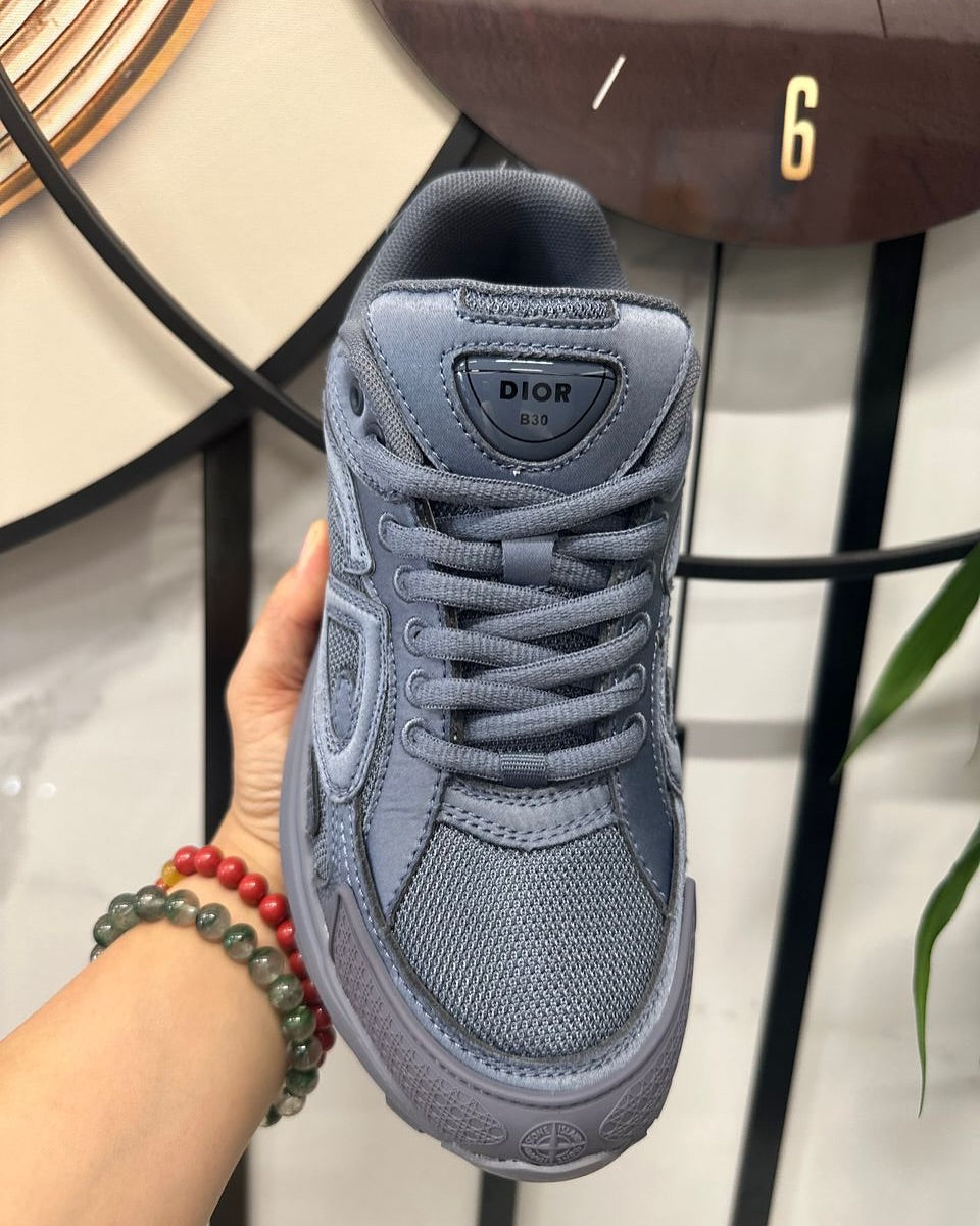 Men's high-quality grey casual sports shoes