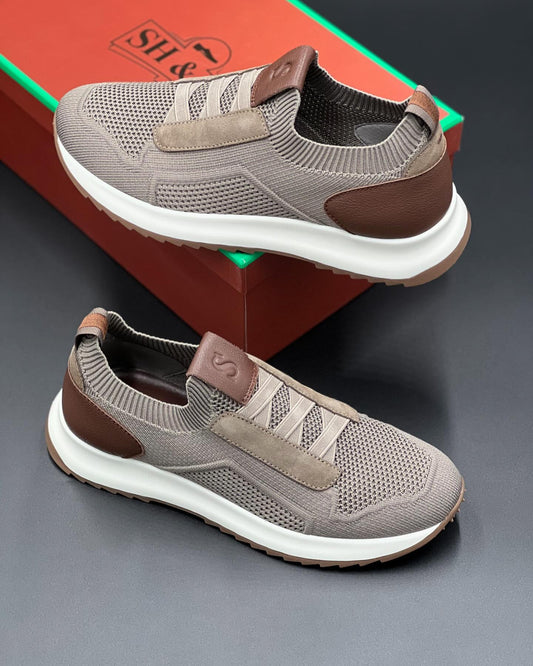 Casual shoes with S letters crossed in elastic belt