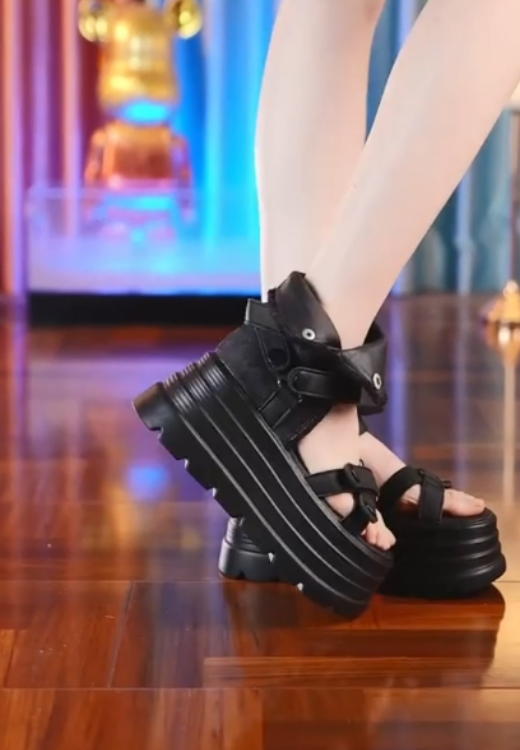 Women's fashion button design sandals