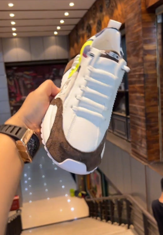 Men's khaki white stitching casual shoes