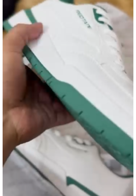 Men's white and green stitching casual sports shoes