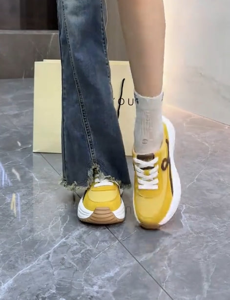 Yellow heightening leisure sports shoes