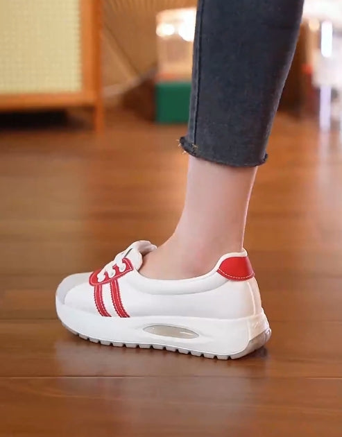 Orthotic leisure shoes corrected by shallow air cushion