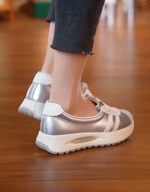 Orthotic leisure shoes corrected by shallow air cushion