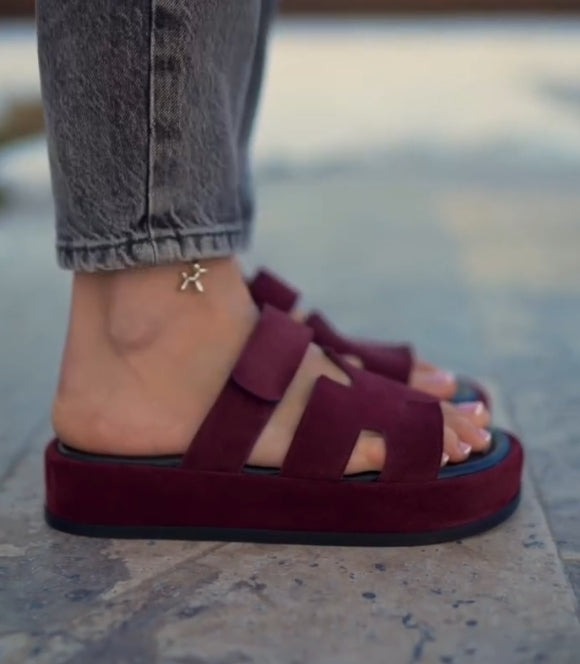 Red widened heightening slippers