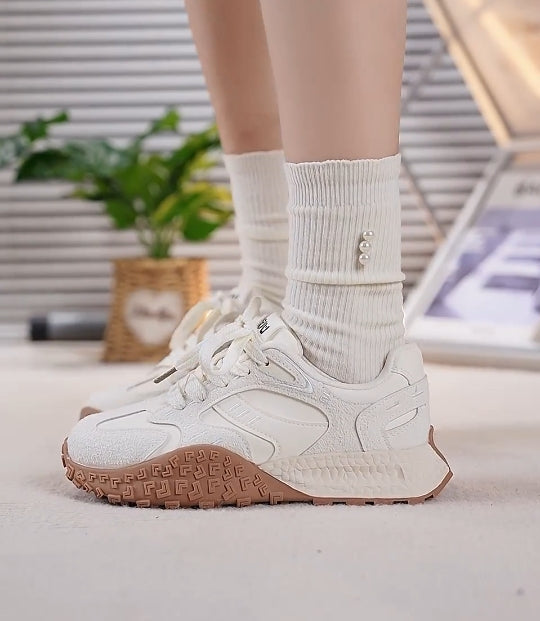 Lightweight light-colored comfortable jogging shoes