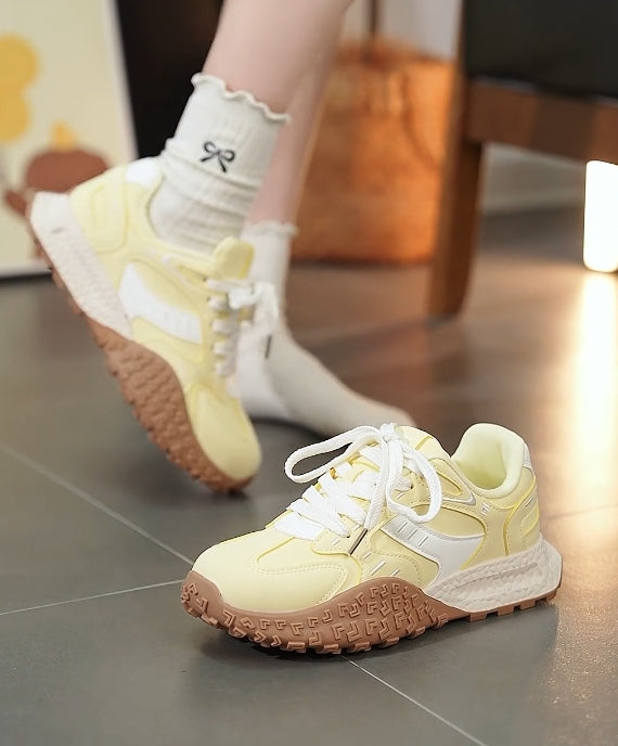 Lightweight light-colored comfortable jogging shoes