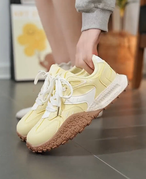 Lightweight light-colored comfortable jogging shoes