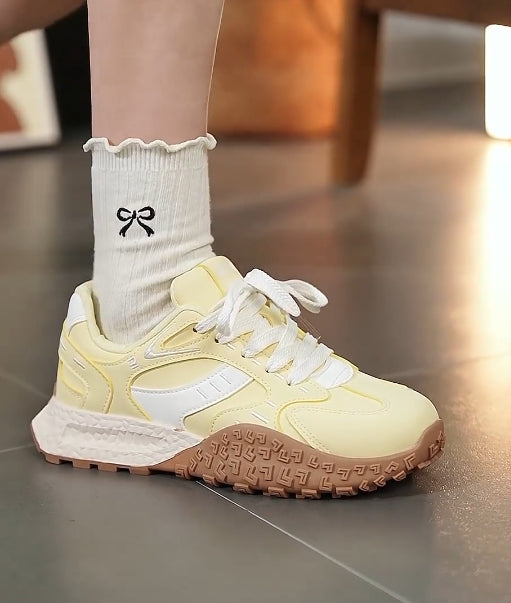 Lightweight light-colored comfortable jogging shoes