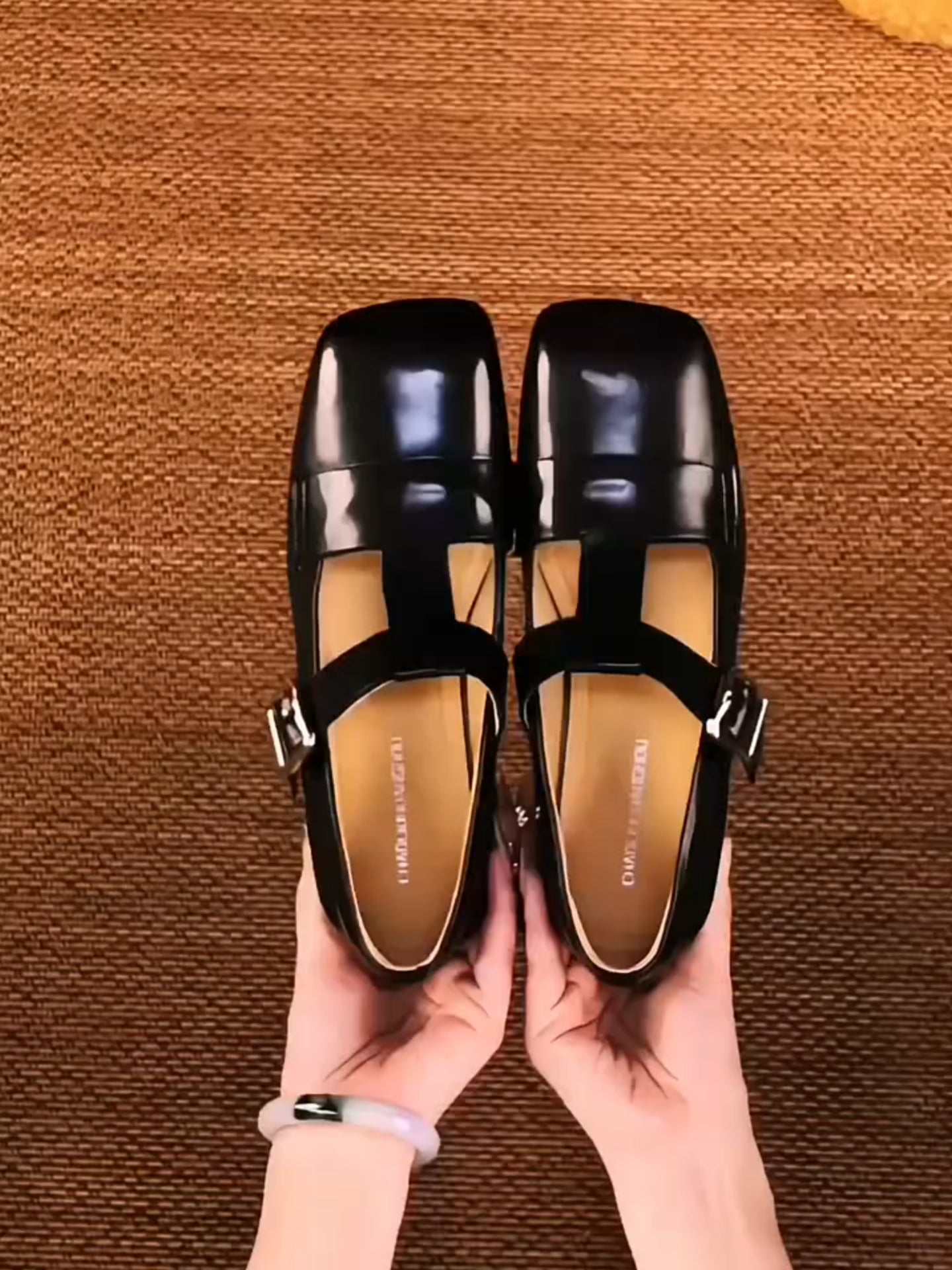 Soft buckle vintage small leather shoes