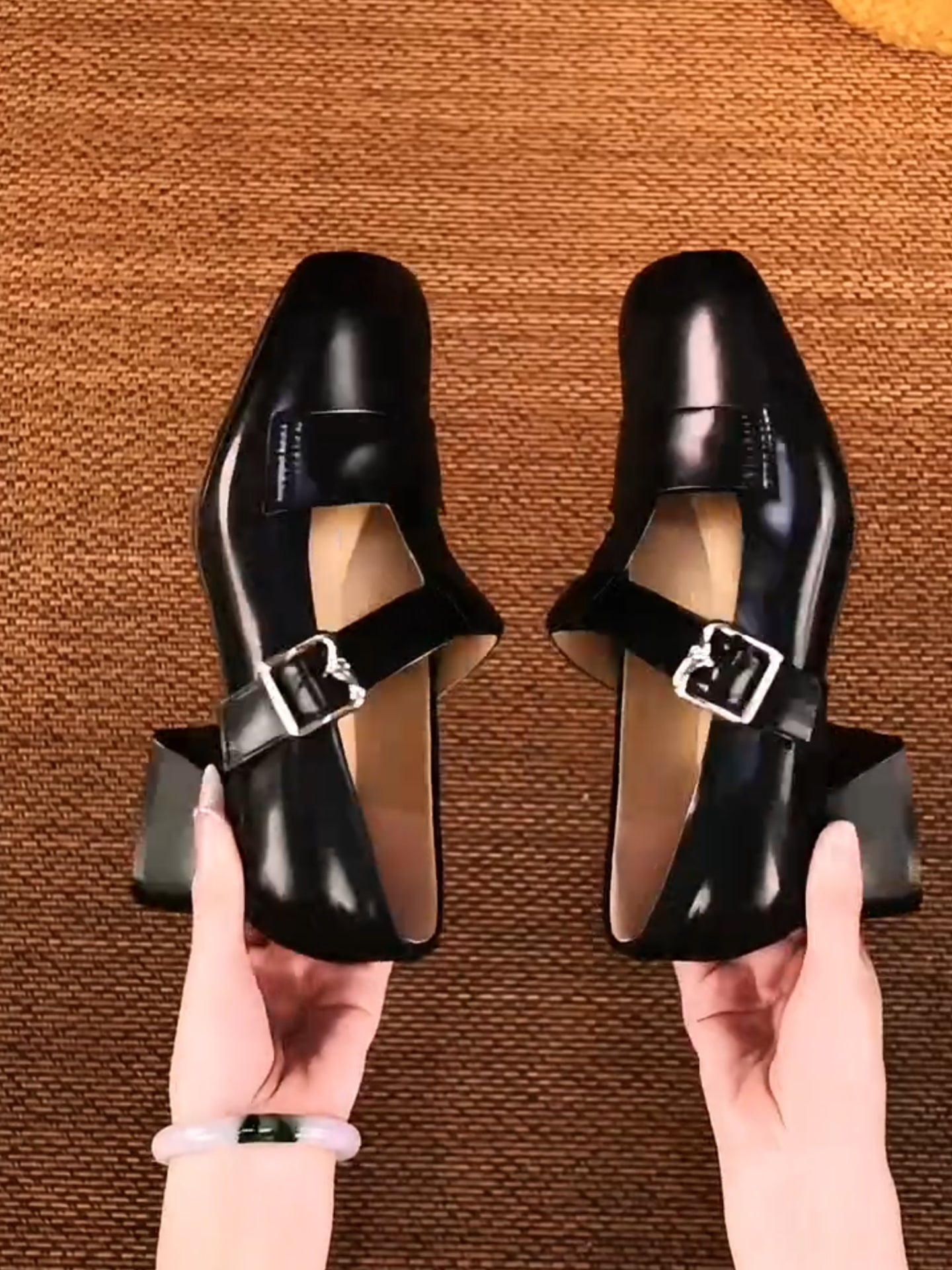 Soft buckle vintage small leather shoes