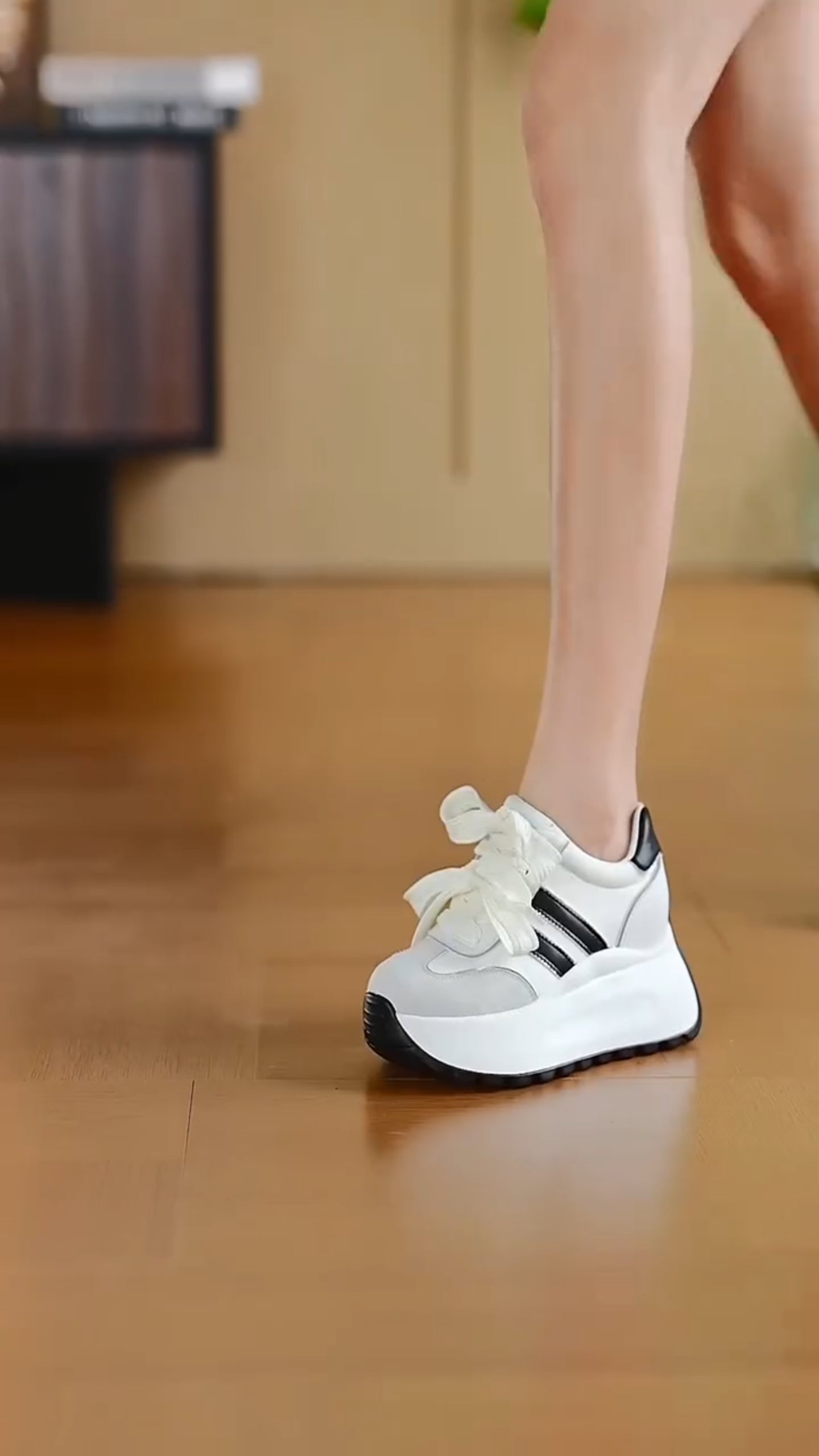 Color leisure height-increasing shoes