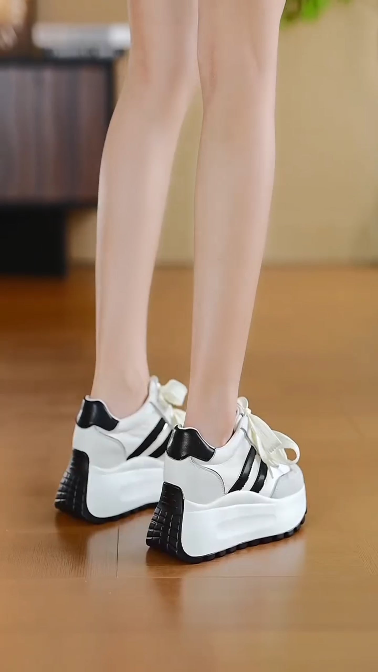 Color leisure height-increasing shoes