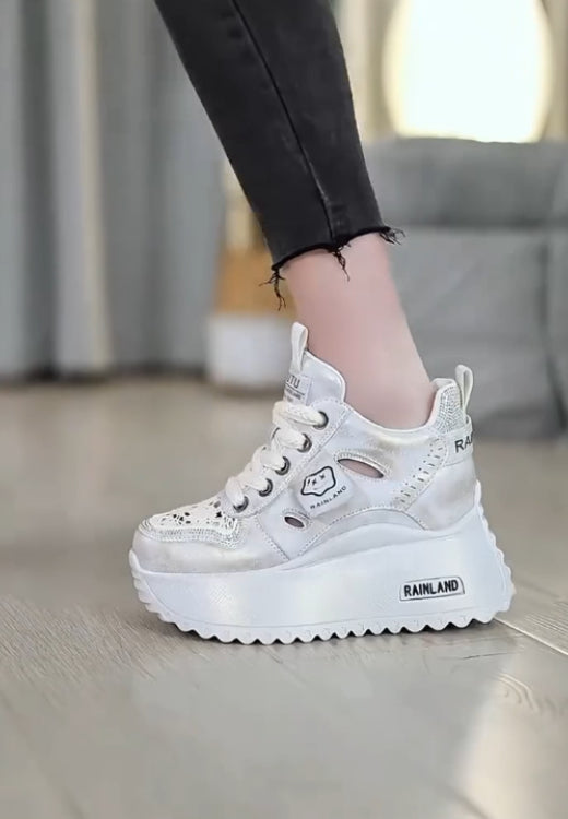 White casual breathable waterproof shoes