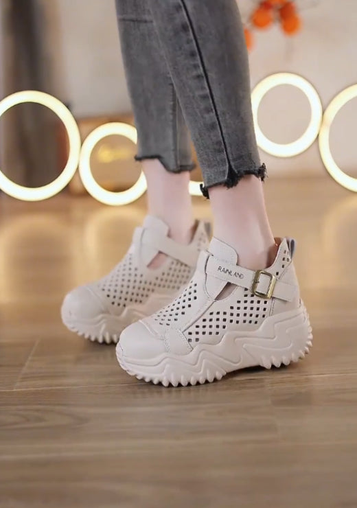 Heightened hollow hole sandals