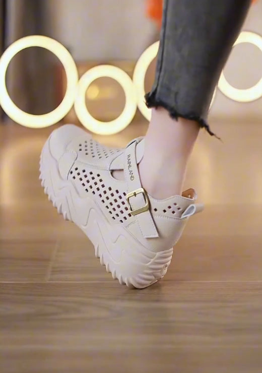 Heightened hollow hole sandals