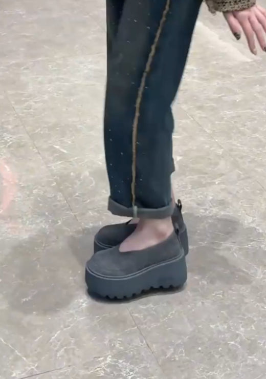 Newly designed shallow loafers