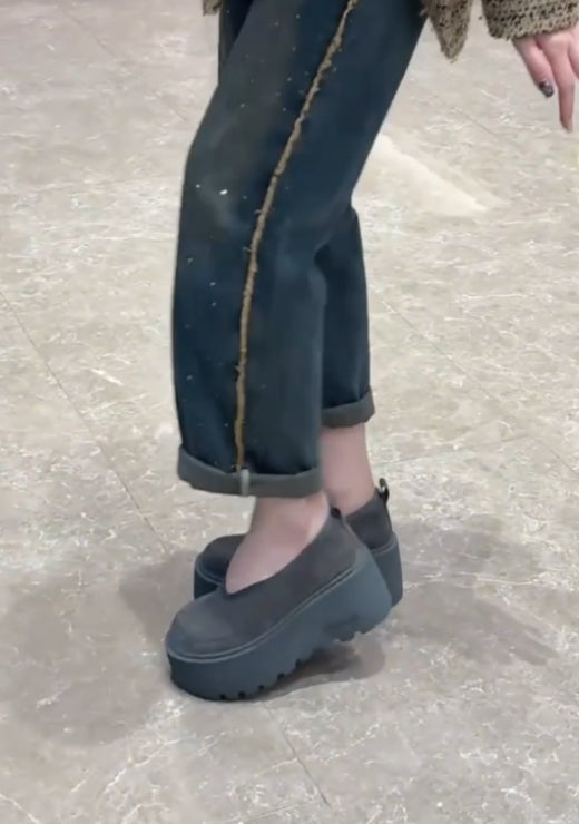 Newly designed shallow loafers