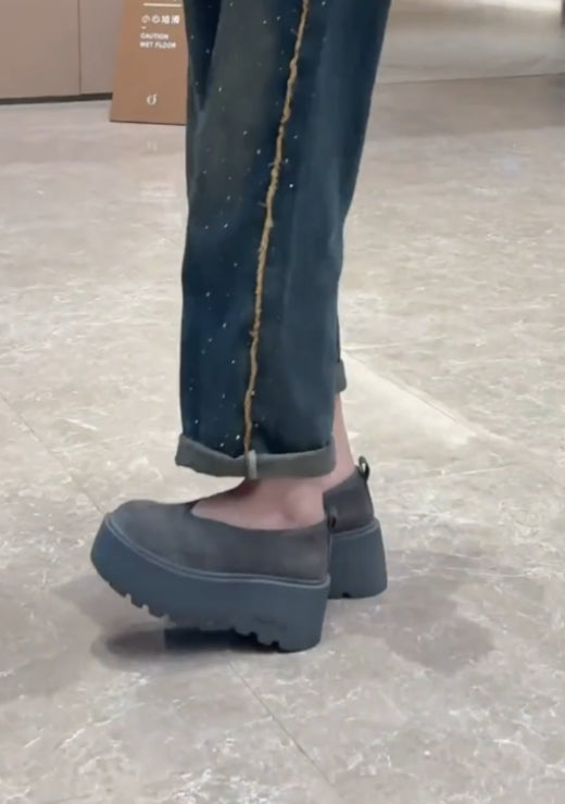 Newly designed shallow loafers