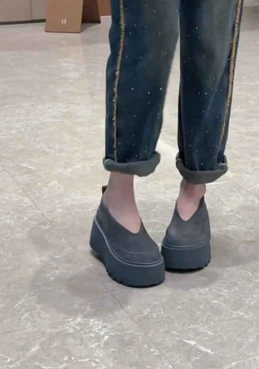 Newly designed shallow loafers