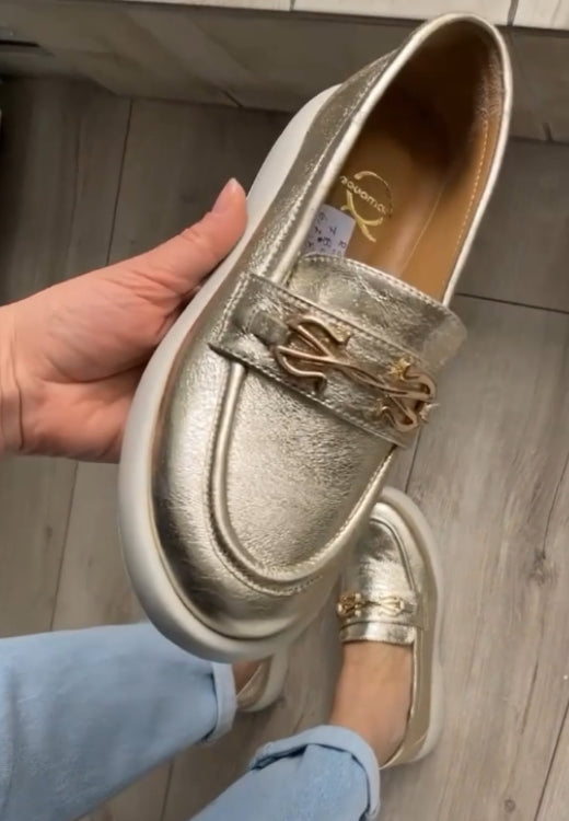 Elegant golden leather leisure pedal