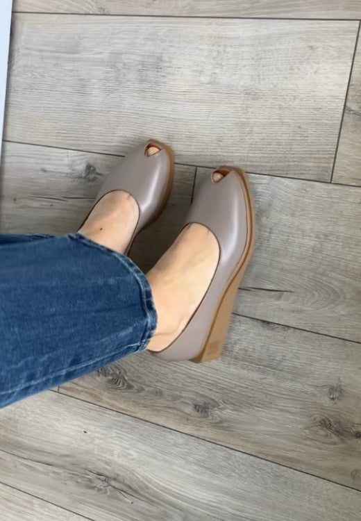Simple fishmouth wedge shoes