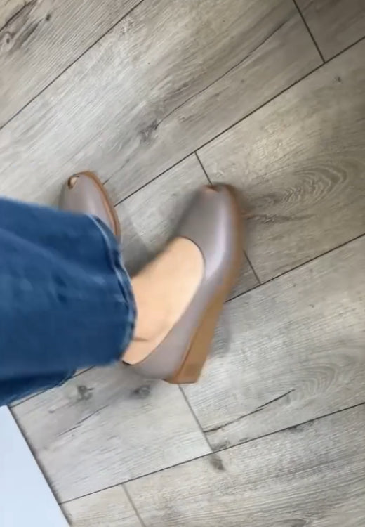 Simple fishmouth wedge shoes
