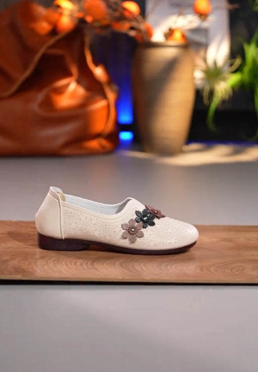 Flower embroidery leather leisure shoes