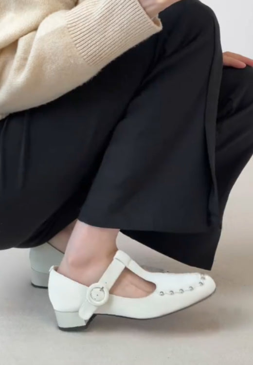 White rivet casual leather shoes