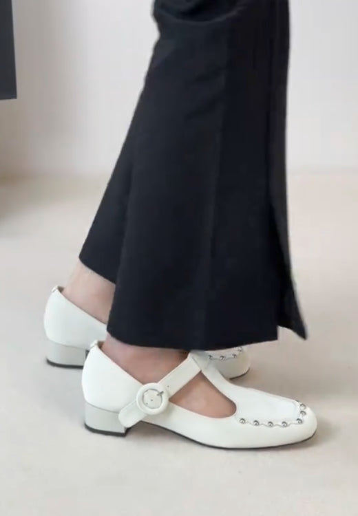 White rivet casual leather shoes