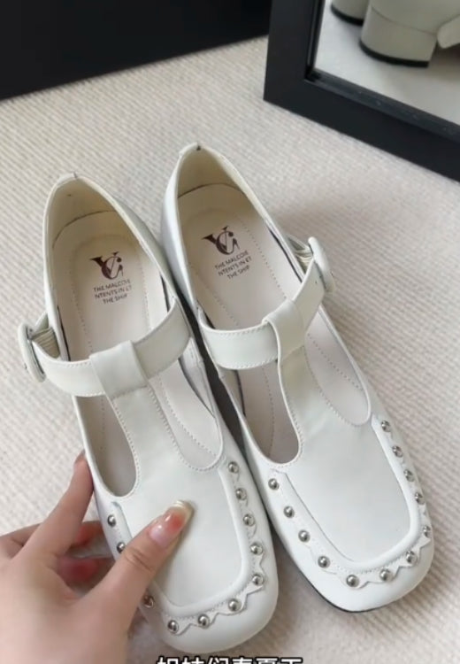 White rivet casual leather shoes