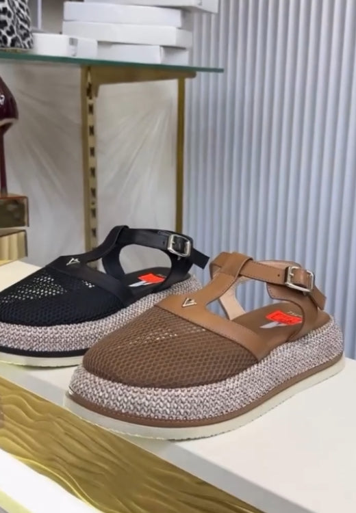 Soft soled breathable mesh sandals