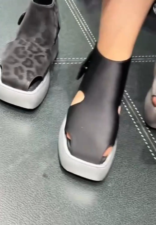 Leopard print breathable hole casual shoes