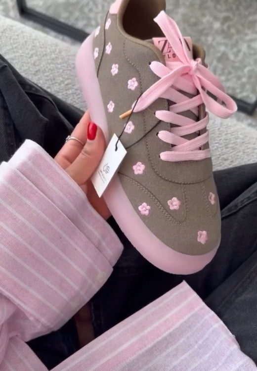 Fashion flower embroidery leisure shoes