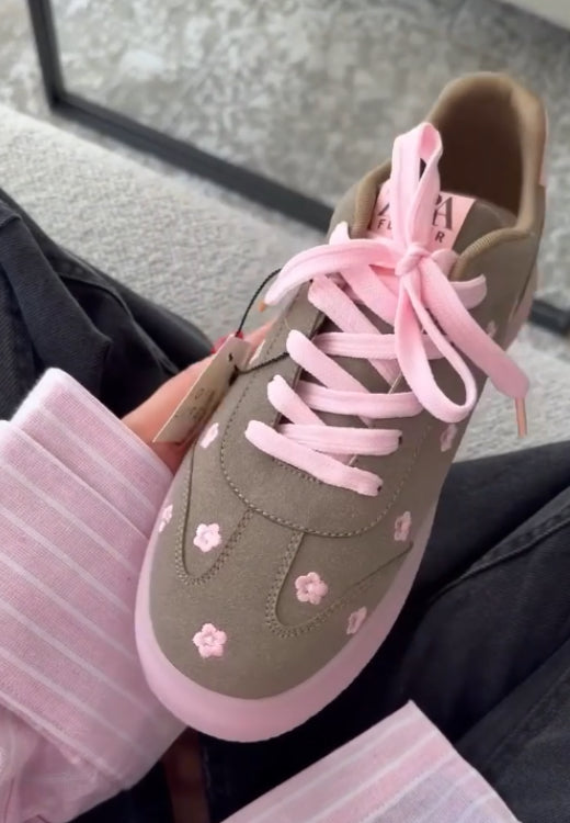 Fashion flower embroidery leisure shoes