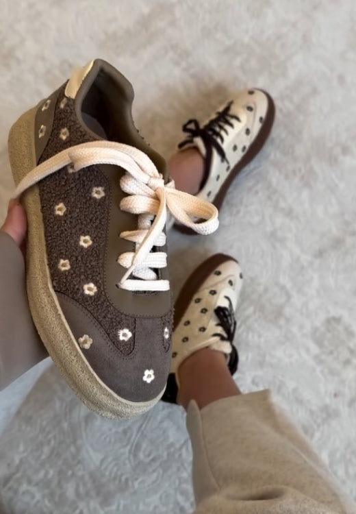 Fashion flower embroidery leisure shoes