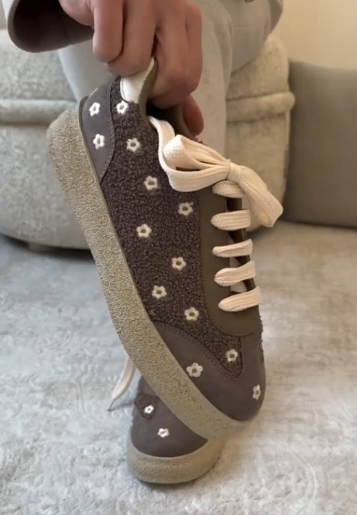 Fashion flower embroidery leisure shoes