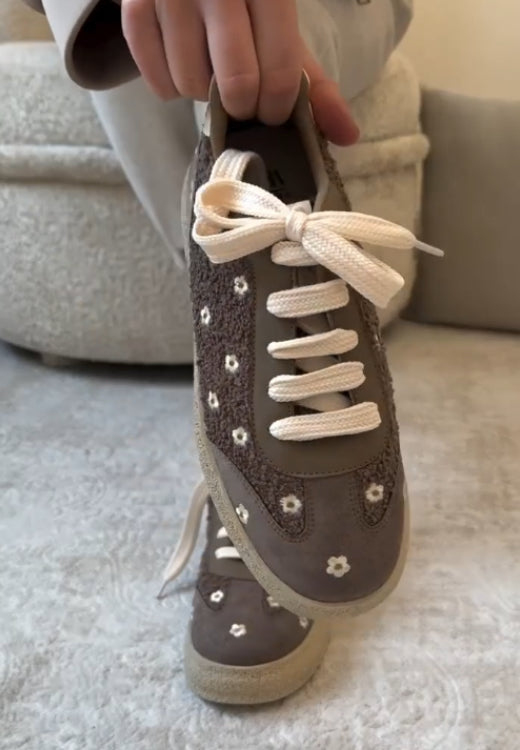 Fashion flower embroidery leisure shoes