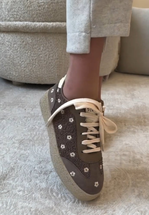 Fashion flower embroidery leisure shoes
