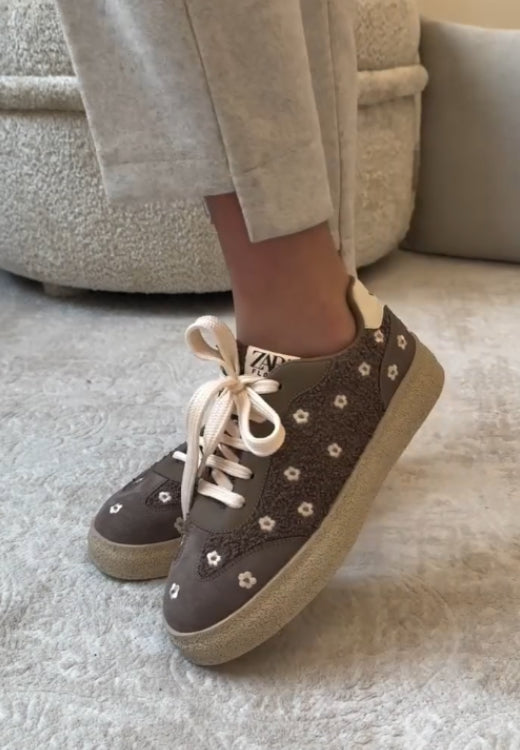 Fashion flower embroidery leisure shoes
