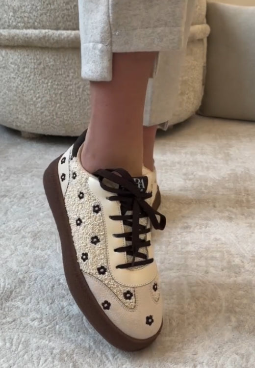 Fashion flower embroidery leisure shoes