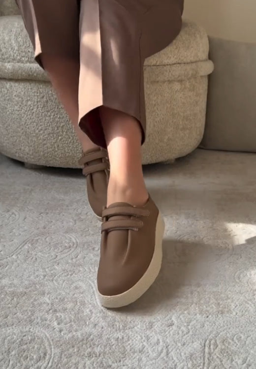 Classic hook and loop solid suede casual shoes
